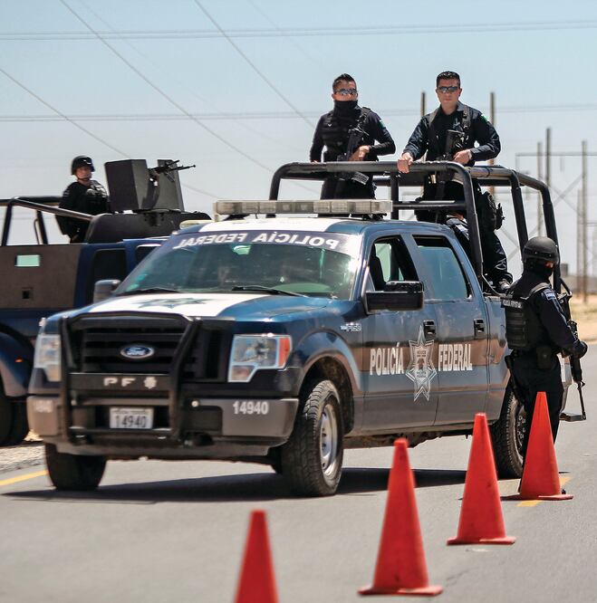 Elementos de la Policía Federal resguardan los accesos al Centro Federal de Readaptac ión Social No. 9, a donde fue trasladado El Chapo Guzmán (NACHO RUIZ. CUARTOSCURO)
