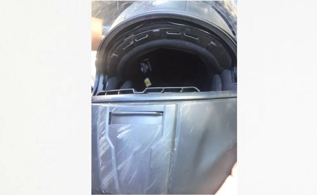 Casco del gobernador Aristóteles Sandoval Díaz tras el accidente. Foto: Especial