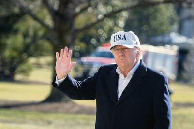 Bannon se retracta y pide perdón por declaraciones 