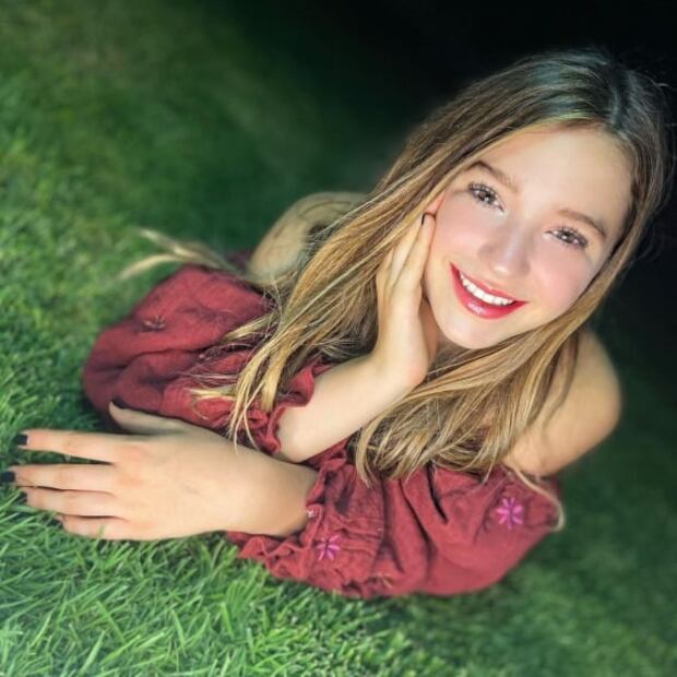 Andrea Legarreta y Erik Rubín celebran 16 años de belleza y talento de su hija Mía