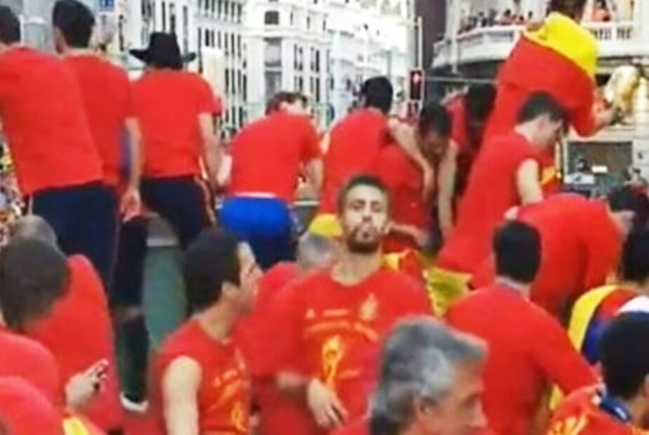 Reviven video de Piqué escupiendo a directivo del futbol y fans se alegran de que ya no esté con Shakira 