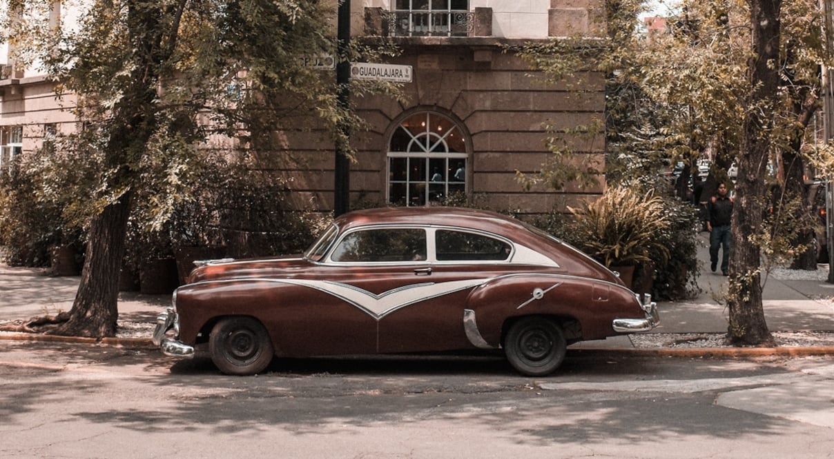 Los coches con placas de auto antiguo quedan exentos del programa Hoy No Circula / Foto: Unsplash