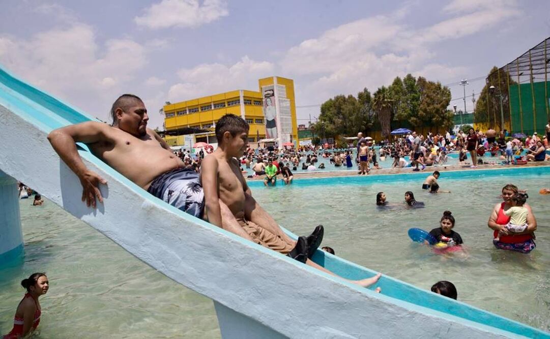 Así disfrutan del Balneario de Pantitlán, alcaldía Venustiano Carranza, CDMX. Foto: Germán Espinosa/ EL UNIVERSAL