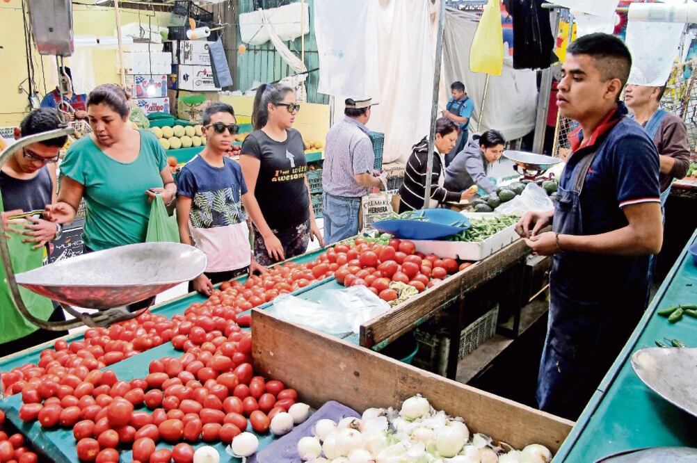 Entre los programas que impulsa la CDMX para modernizar los mercados destaca el uso de terminales bancarias e instalación de WiFi (ARCHIVO EL UNIVERSAL)