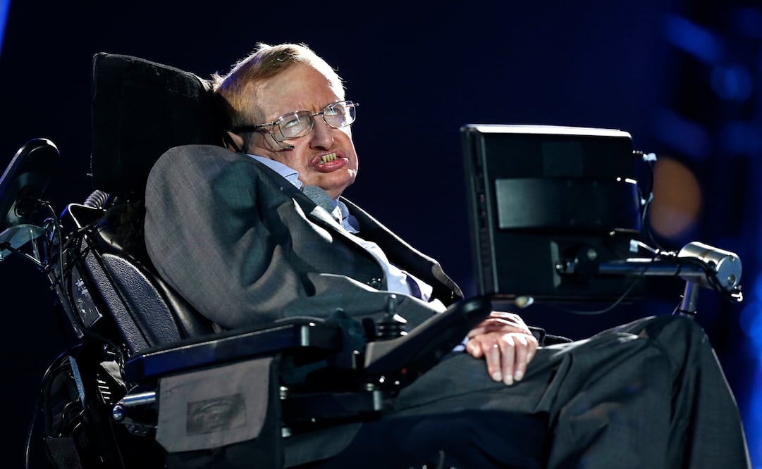 Stephen Hawking padecía esclerosis lateral amiotrófica desde una temprana edad, sin embargo realizó contribuciones significativas que ayudaron a la comprensión del universo. Foto: Archivo / AP