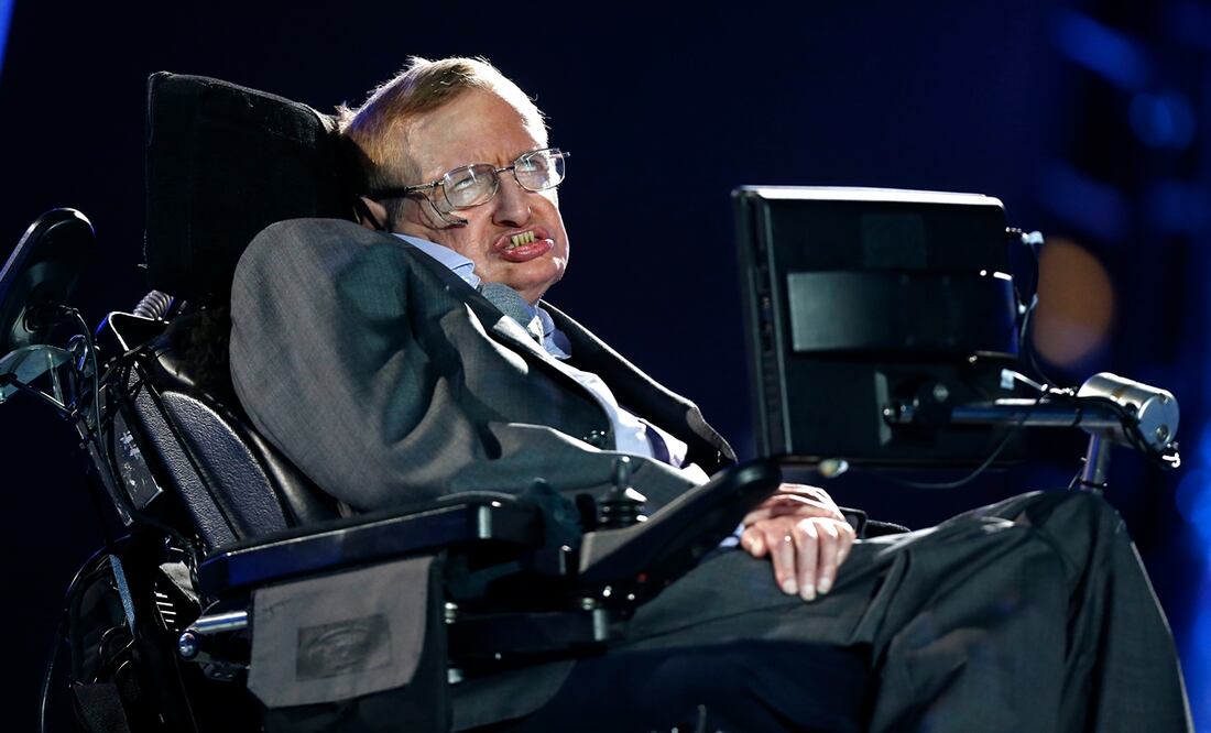 Stephen Hawking padecía esclerosis lateral amiotrófica desde una temprana edad, sin embargo realizó contribuciones significativas que ayudaron a la comprensión del universo. Foto: Archivo / AP