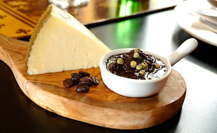 Cómplices en la mesa