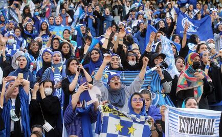 Tras 40 años, Irán permite a mujeres acudir a un partido de futbol de liga