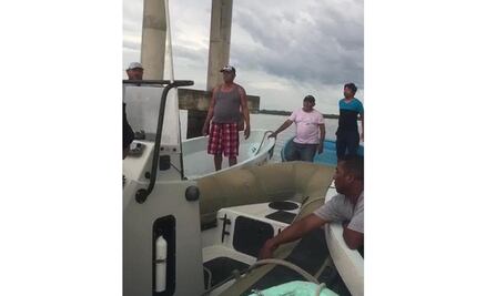 Pescadores impiden paso a yates en Puerto Progreso, Yucatán