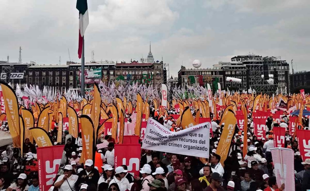 Asistentes al Zócalo para el mensaje de la presidenta Claudia Sheinbaum a un año del inicio de su administración 5 de octubre de 2025 / Foto: Eduardo Dina. EL UNIVERSAL