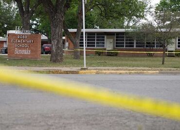 Biden ordena ondear banderas a media asta tras masacre en primaria de Uvalde, Texas