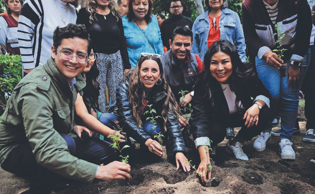 El arranque del primer Jardín para la vida se realizó en Iztacalco. Foto: de DIEGO SIMÓN. el universal