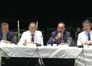 Ni aumento ni nuevos impuestos, asegura César Camacho tras reunión con Meade