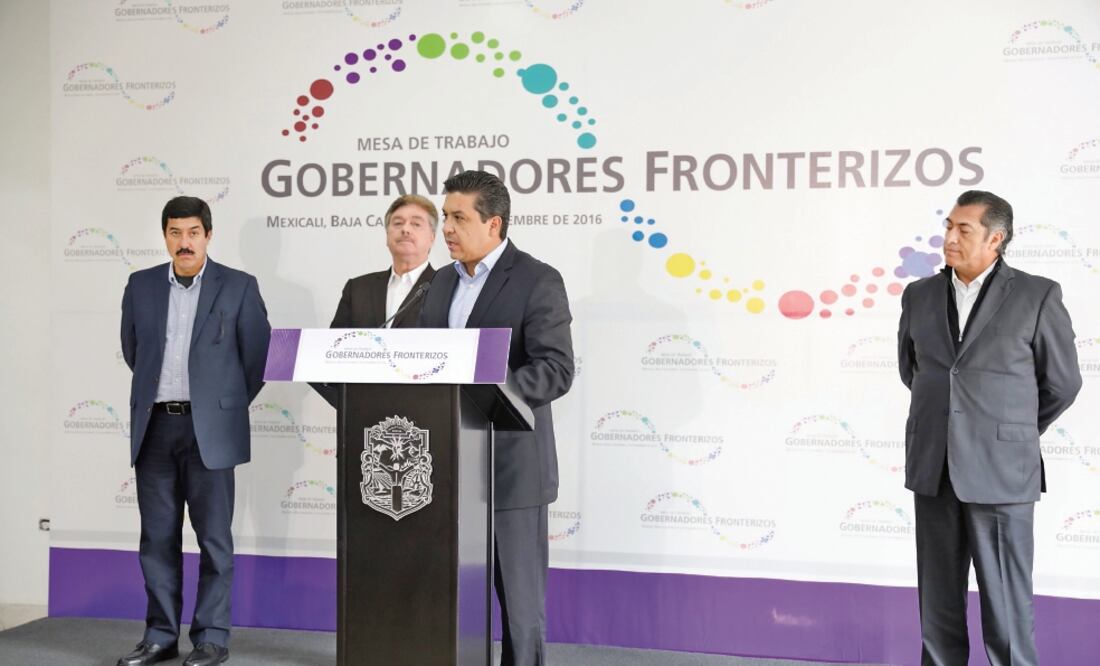 Los gobernadores de Tamaulipas, Francisco García Cabeza de Vaca; Nuevo León, Jaime Rodríguez; Chihuahua, Javier Corral, y de Baja California, Francisco Arturo Vega, se reunieron ayer. (ROBERTO AGUILAR. EL UNIVERSAL)