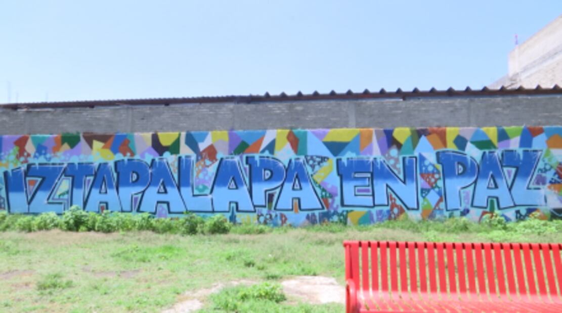 Barack Obama premia a joven por combatir violencia con emprendimiento