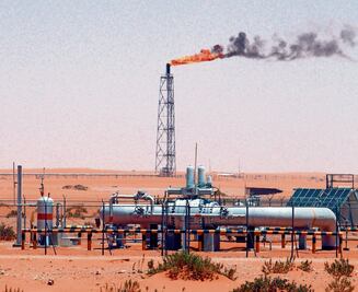 Ataque de EU a Irán aviva temores a que el petróleo se dispare; podría llegar a hasta los 100 dólares por barril