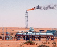 Ataque de EU a Irán aviva temores a que el petróleo se dispare; podría llegar a hasta los 100 dólares por barril