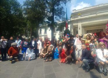 Los Pinos le abre la puerta al cabaret