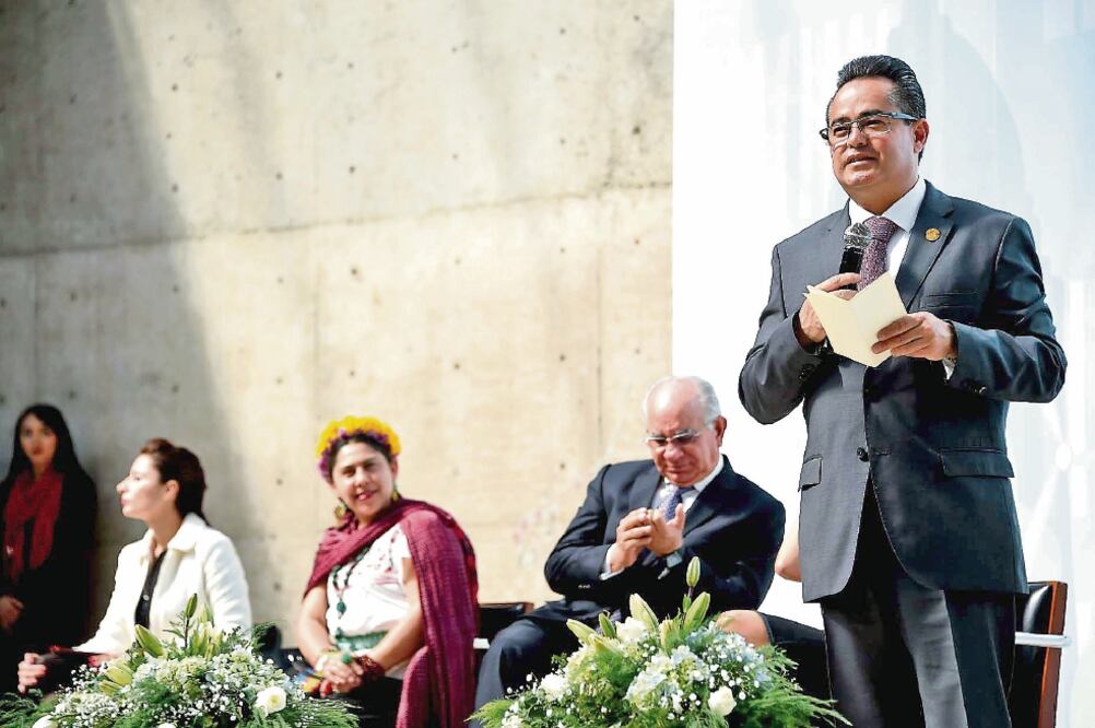 Trabajo en conjunto. Leonel Luna aseguró que PRI, PAN, MC, Humanista y Nueva Alianza, acordaron trabajar para generar un sólo dictamen (ARCHIVO EL UNIVERSAL)