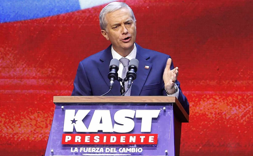 El presidente electo de Chile, el ultraderechista José Antonio Kast, pronuncia un discurso este domingo 14 de diciembre de 2025, en Santiago, Chile. Foto: EFE/ Elvis González
