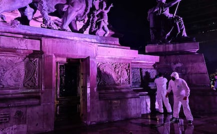 Retiran pintas del Ángel de la Independencia que realizaron estudiantes de la ENAH