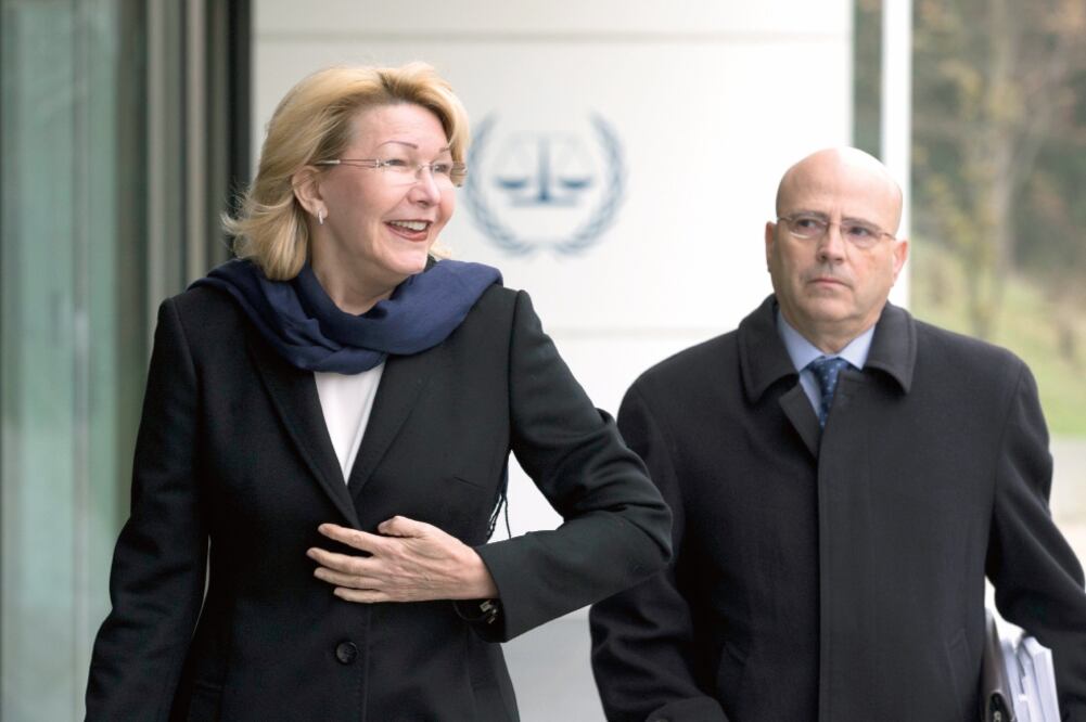 La ex fiscal de Venezuela, Luisa Ortega, al llegar a La Haya, a la Corte Penal Internacional, donde denunció a Nicolás Maduro de crímenes de lesa humanidad. (PETER DEJONG. AP)