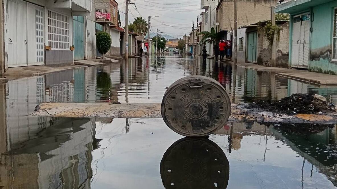 La Comisión de Aguas del Estado de México continúa los trabajos de desazolve  para terminar con las inundaciones que afectaron a cientos de familias en Chalco. (Foto: especial)