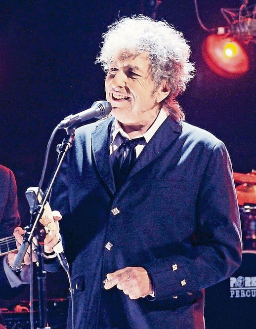 Dylan rompe el silencio y acepta el Nobel de Literatura  