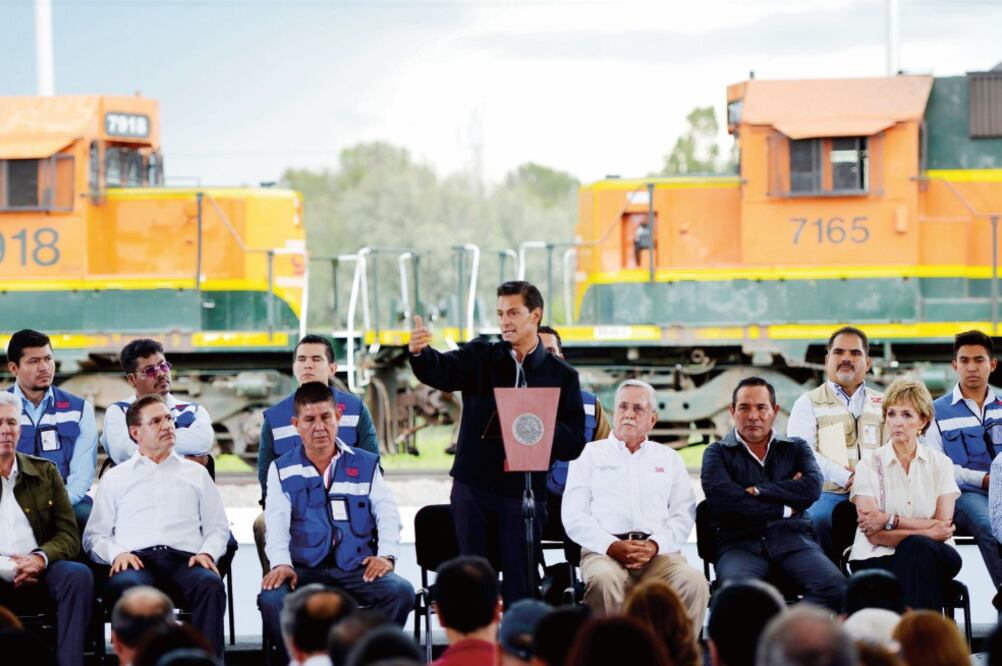 El presidente Enrique Peña Nieto hizo entrega del Libramiento Ferroviario de Durango, ceremonia en la que destacó la confianza internacional en el país. (PRESIDENCIA)