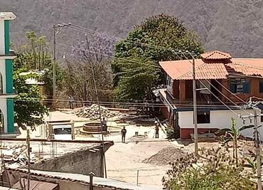 Sacerdote se apropia ilegalmente de terrenos en Mazatlán Villa de Flores, Oaxaca; lo acusan de querer tomar espacios públicos