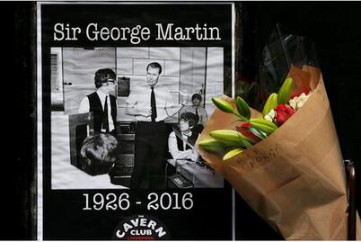 Muere el quinto Beatle, George Martin