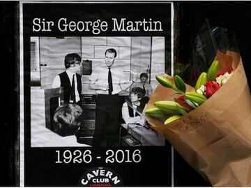 Muere el quinto Beatle, George Martin