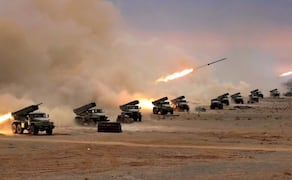 Una fotografía proporcionada por la oficina del ejército iraní muestra lanzamientos de misiles durante un simulacro militar en el área de Nasr Abad, provincia de Isfahán, en el centro de Irán, el 27 de octubre de 2023. Foto: EFE
