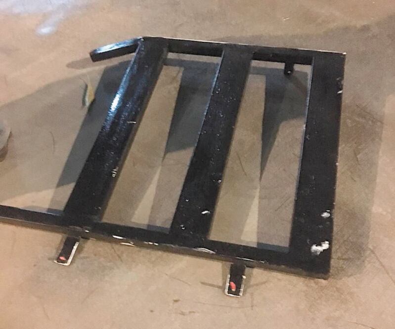 Habitantes acusaron que la caída se suscitó alrededor de las 20:00 horas del viernes; no hubo personas heridas. Foto: TOMADA DE REDES