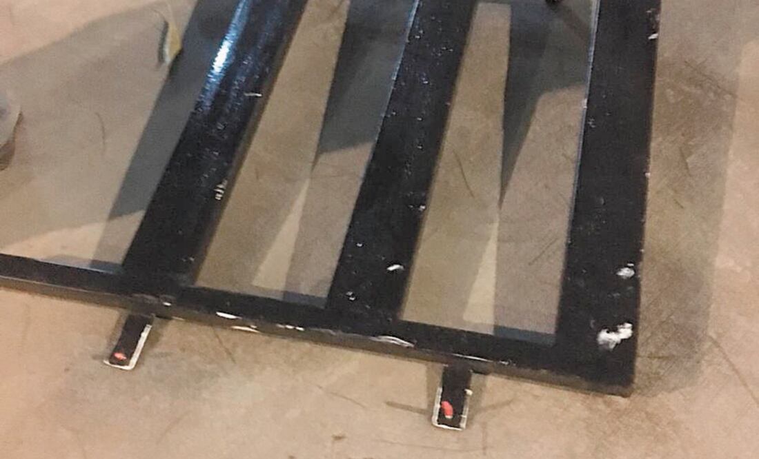 Habitantes acusaron que la caída se suscitó alrededor de las 20:00 horas del viernes; no hubo personas heridas. Foto: TOMADA DE REDES