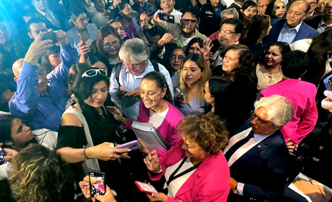 La aspirante Claudia Sheinbaum es la que más recursos ha destinado a sus recorridos, con gastos que ascienden a 3.9 millones de pesos. Foto: Valente Rosas