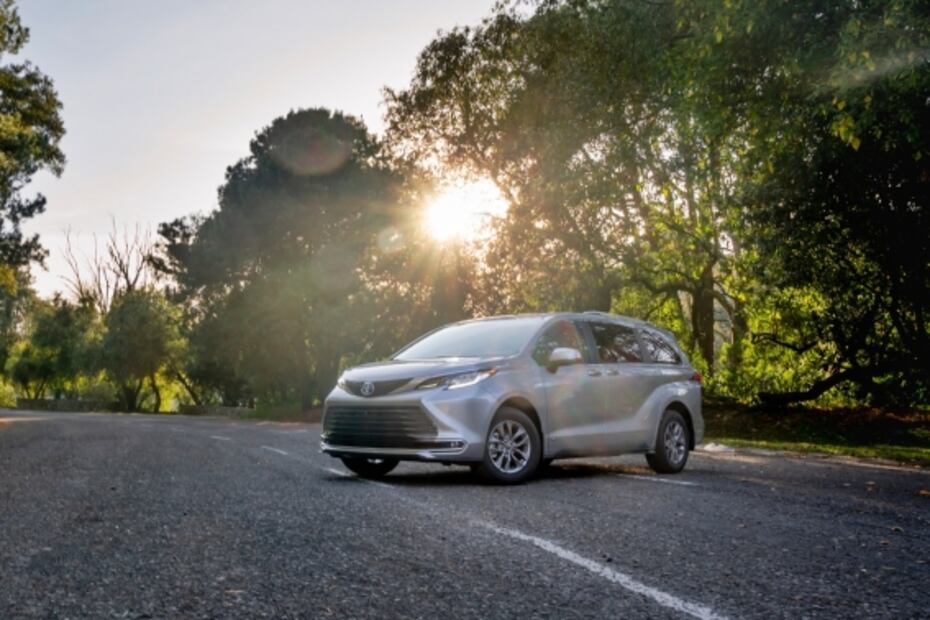 Toyota Sienna Hybrid 2021: precios versiones y equipamiento en México
