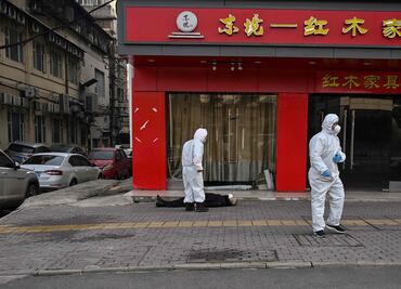 Captan a hombre muerto en Wuhan, la "zona cero" del coronavirus