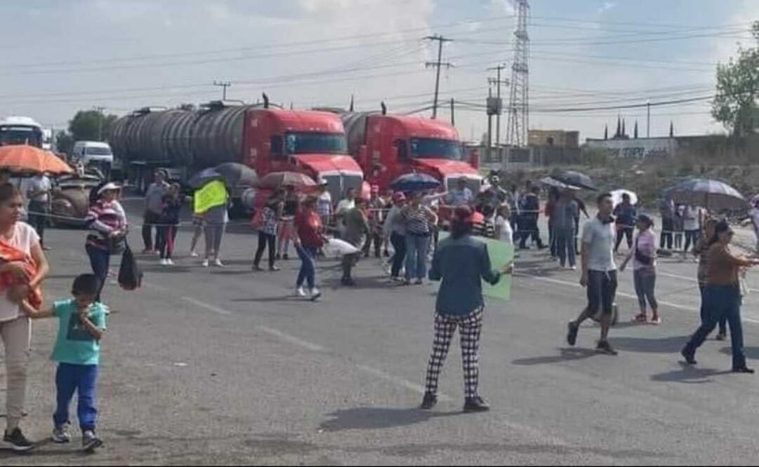 Manifestantes bloquean carretera Lloronas Tula; denuncian desabasto de agua. Foto: Especial