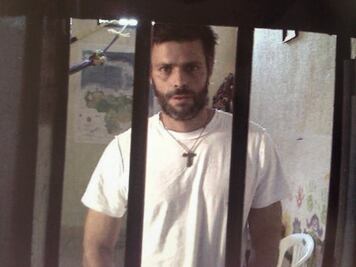 Leopoldo López publica "diario de la tortura"