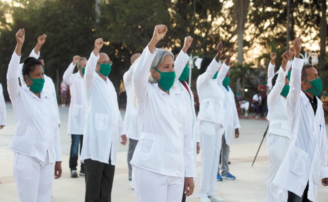 A group of Cuban doctors arrived in Mexico to share their experience – Photo: Ismael Francisco/AP