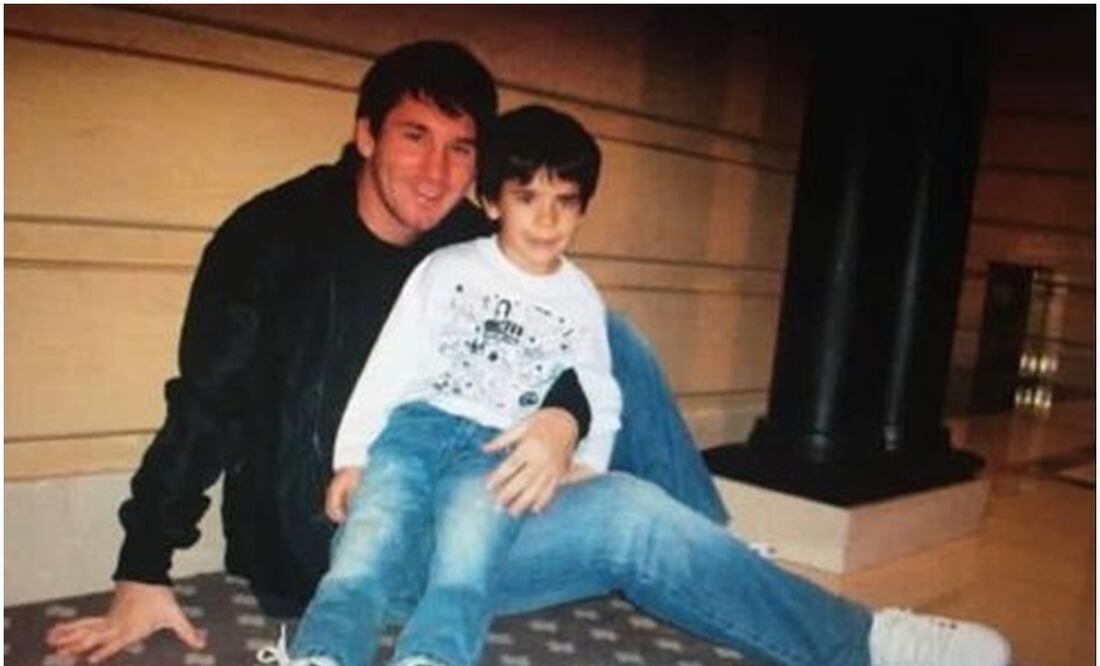 El futbolista se convirtió en ejemplo de resiliencia para un pequeño de 4 años. FOTO: @libreelpela