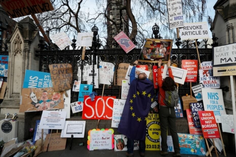 Manifestantes toman Londres para exigir el "no brexit"