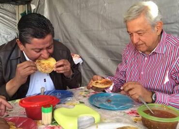 Comparten gorditas AMLO y David Monreal