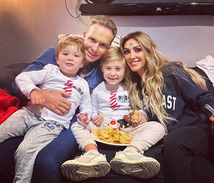 Anahí y Manuel Velasco se casaron en 2015 y recibieron a sus dos hijos; Manuel y Emiliano en 2017 y 2020, respectivamente. 
Foto: Instagram, vía @anahi