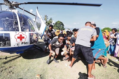 Ayuda humanitaria comienza a fluir en isla indonesia