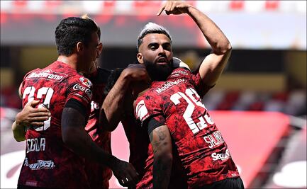 Con polémico arbitraje, Toluca vence a Pumas en el Nemesio Diez