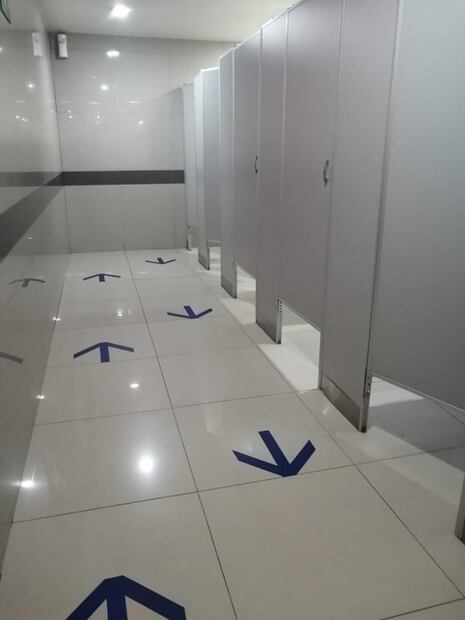 Los baños de los cines, un "juego para niños" en la nueva normalidad