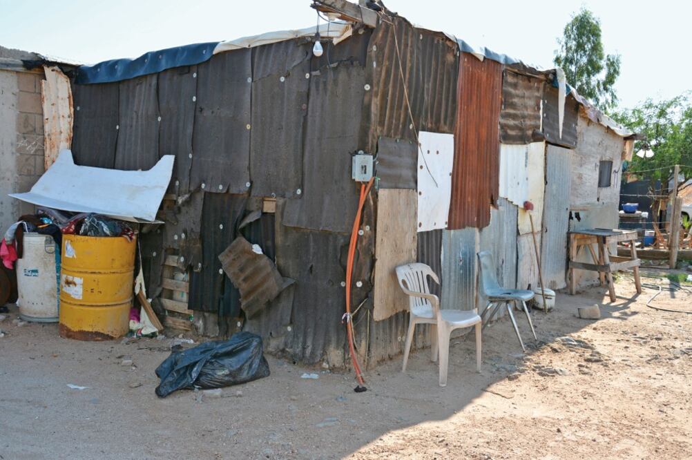 La abuela vive en una humilde casa de retazos de lámina de cartón en Combate, a la salida norte de la capital (AMALIA ESCOBAR. EL UNIVERSAL)