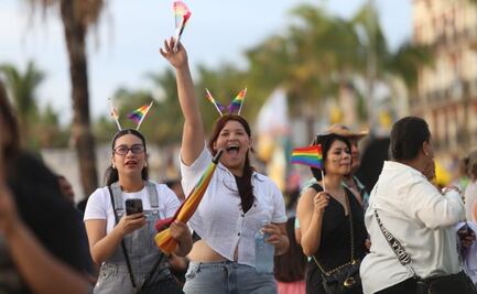 Realizan Marcha de la Diversidad Sexual en Mazatlán; retiran más de 12 toneladas de basura